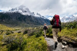 Ausrüstung für Bergtouren: Fit für Wanderungen im Gebirge