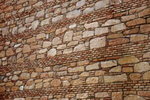 Schmiedeeisen, Stein und Holz: Historische Baustoffe verwenden