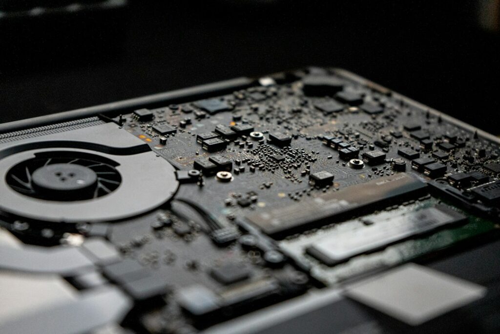 Typische Hardware-Schäden am Computer erkennen und fachgerecht instand setzen