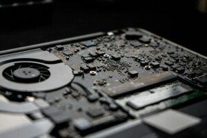 Typische Hardware-Schäden am Computer erkennen und fachgerecht instand setzen